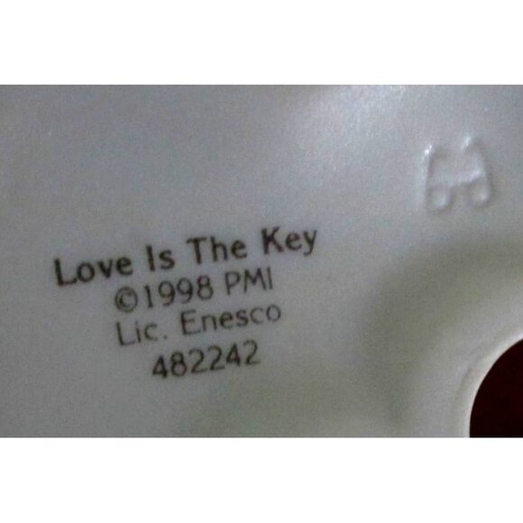 Precious Moments Figurine - "Love Is The Key" Figurine - Vintage 1998 Enesco - Picture 8 of 8
